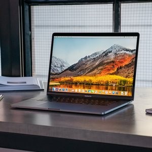 MacBook Pro 15吋 (i9, 16GB, 560x, 512GB) 美亚史低