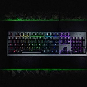 Razer Huntsman 光学机械轴游戏键盘