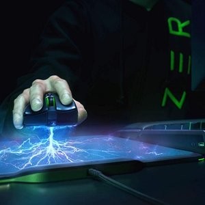 史低价：Razer Mamba HyperFlux 无线充电 游戏鼠标+鼠标垫