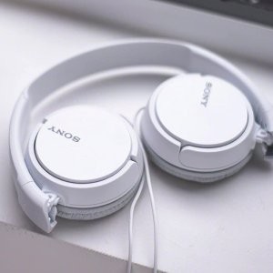 Sony MDR-ZX110 便携耳机 双色可选 折叠设计