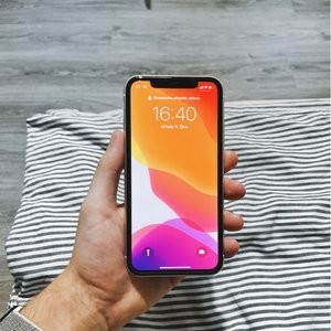 黑五开抢 新款iPhone 11 三星Galaxy系列手机