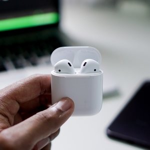 AirPods 2有线充电版本 支持Hey Siri,升级H1芯片