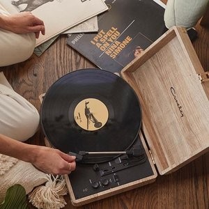 Urban Outfitters 精选Crosley网红蓝牙唱片机大促